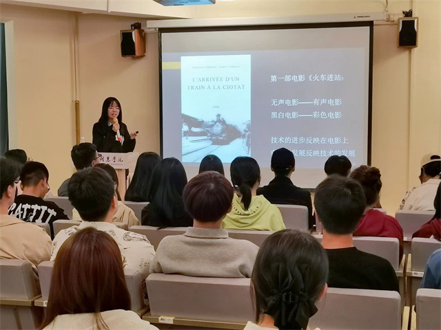 用镜头唤醒诗意,在电影里寻找答案